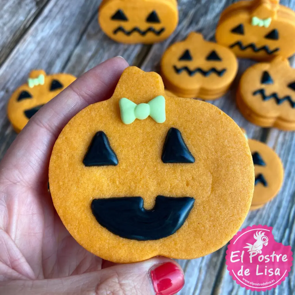 Galletas en Forma de Calabaza Rellenas de Lacasitos: Un Tratado de Sabor y Diversión 🎃🌈