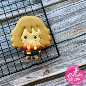 ¡Galleta Decorada Hermione! 🍪✨ Celebra a la valiente heroína de Harry Potter con una dulce delicia.