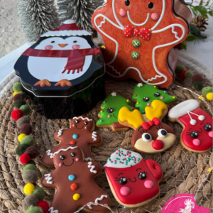 Cajita de lata con galletas navideñas
